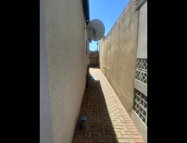 2 BEDROOM HOUSE FOR SALE IN MOROKA